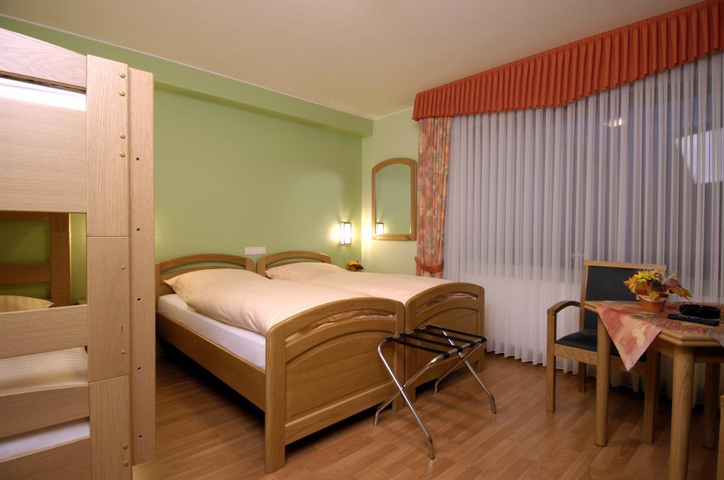 Zum Burghof Hotel Schoenberg Quarto foto